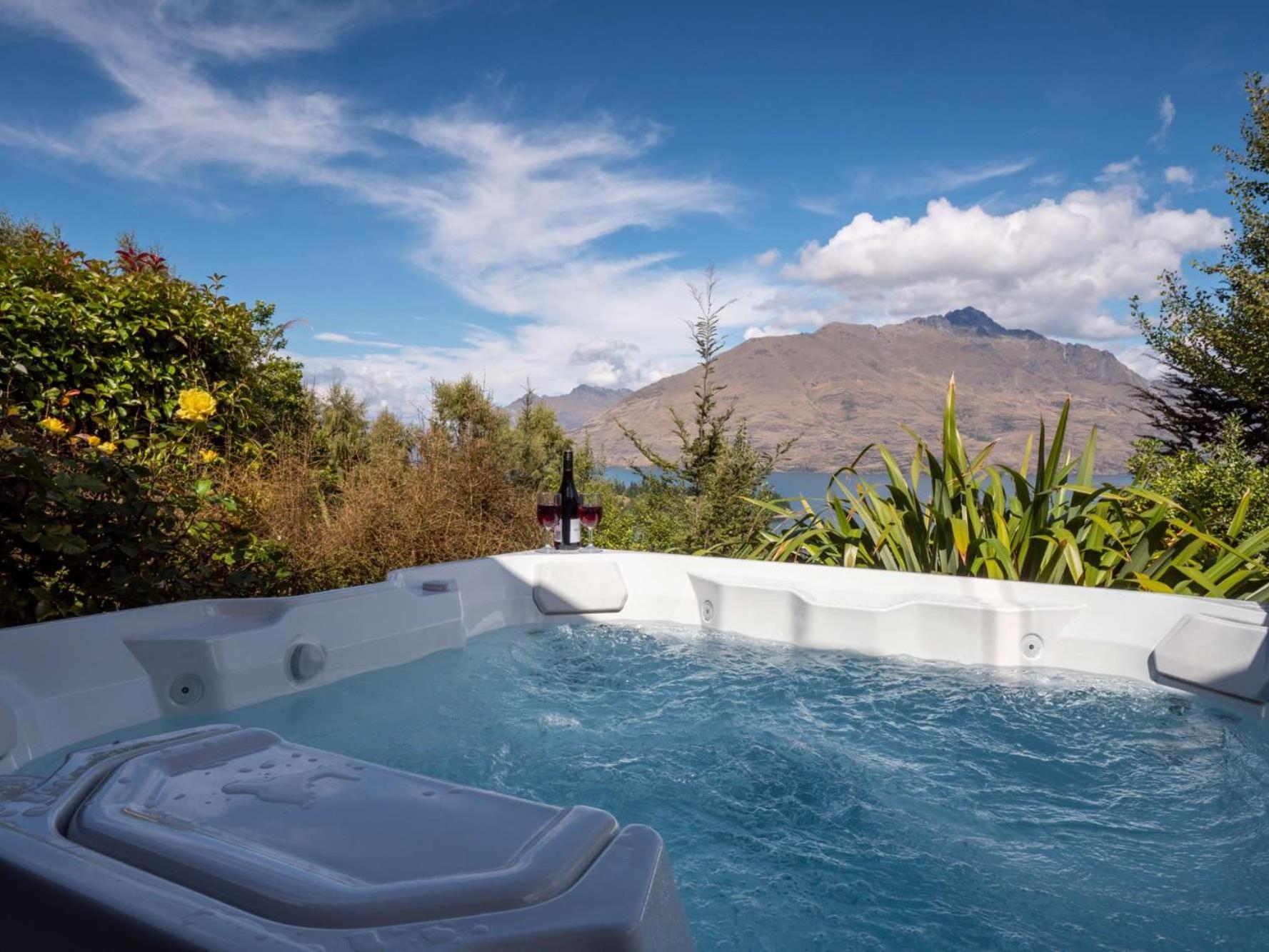 Papillon, A Relax It'S Done Luxury Holiday Home كوينستاون المظهر الخارجي الصورة