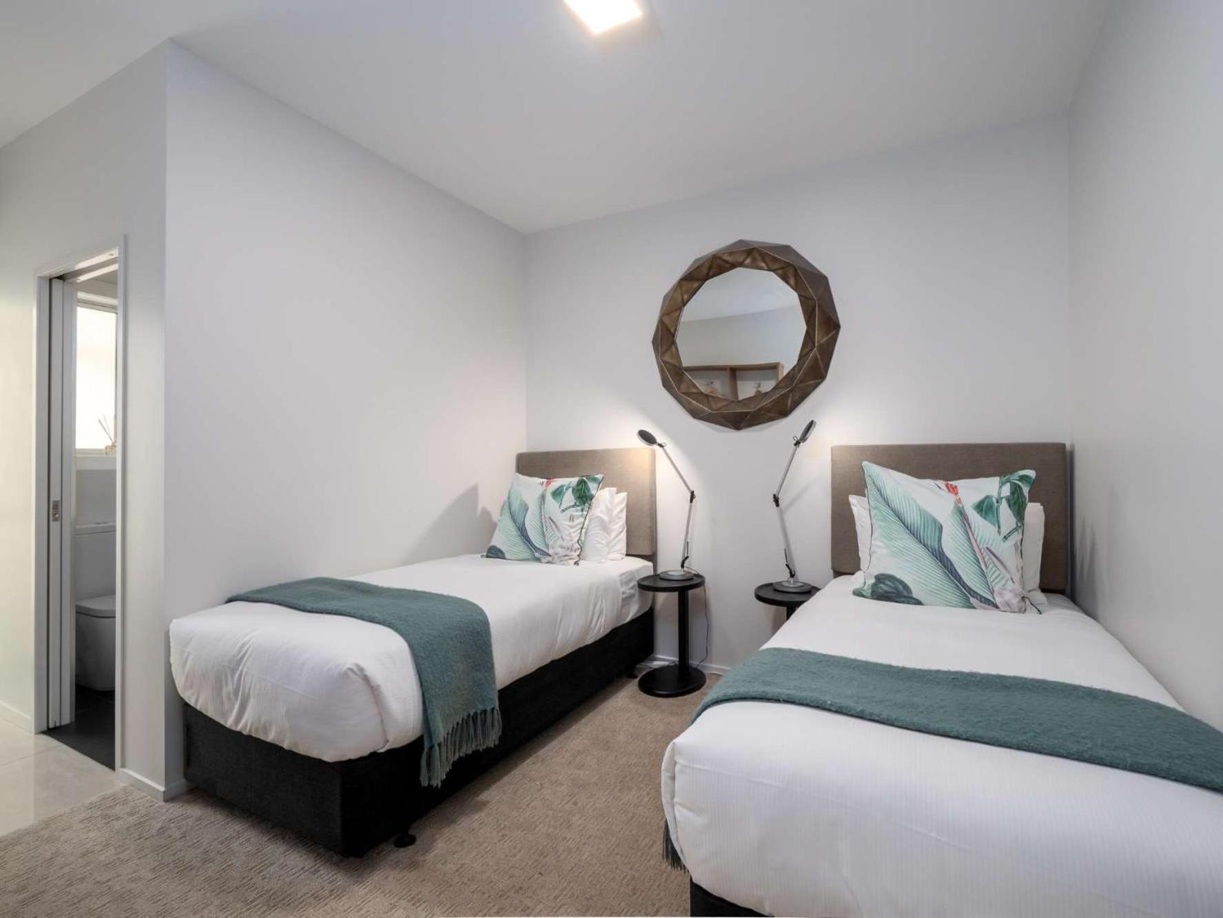 Papillon, A Relax It'S Done Luxury Holiday Home كوينستاون المظهر الخارجي الصورة