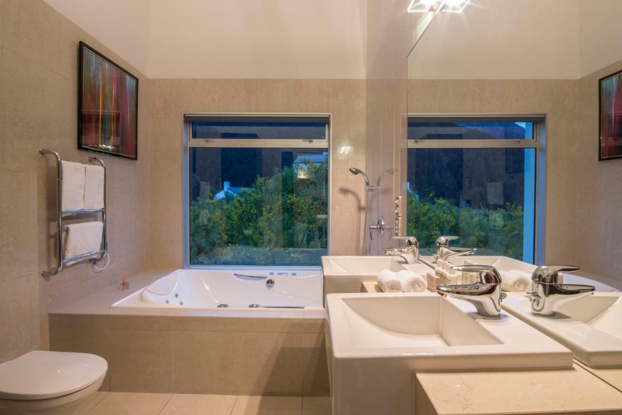 Papillon, A Relax It'S Done Luxury Holiday Home كوينستاون المظهر الخارجي الصورة